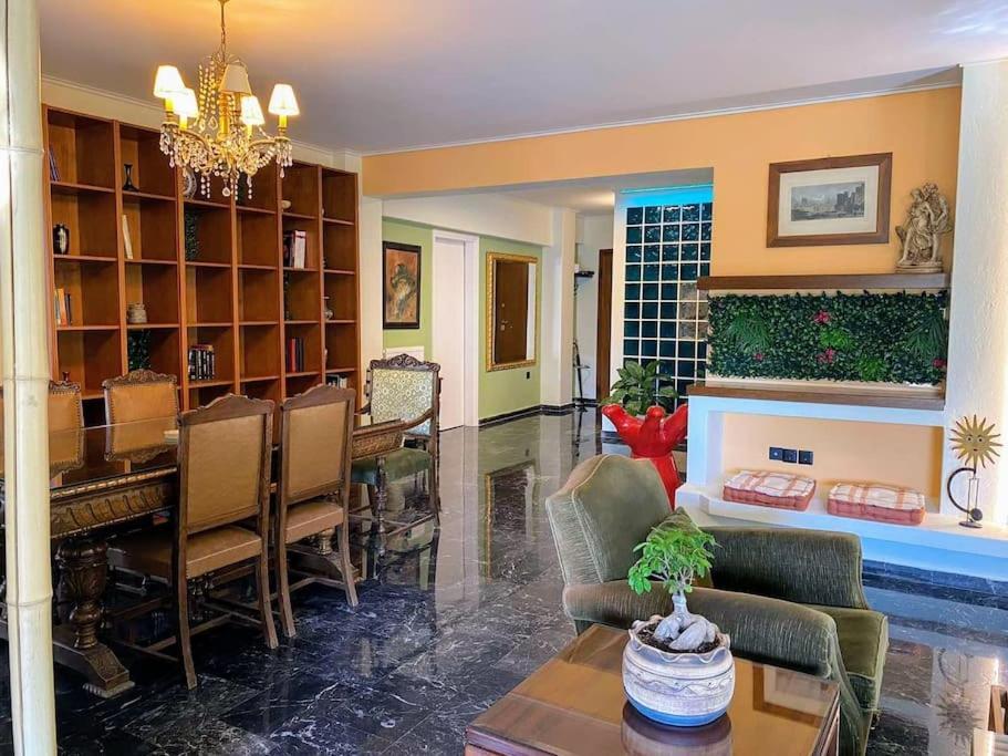 Apartamento Sarakin'S Mansion Luxury Retreat Atenas Exterior foto