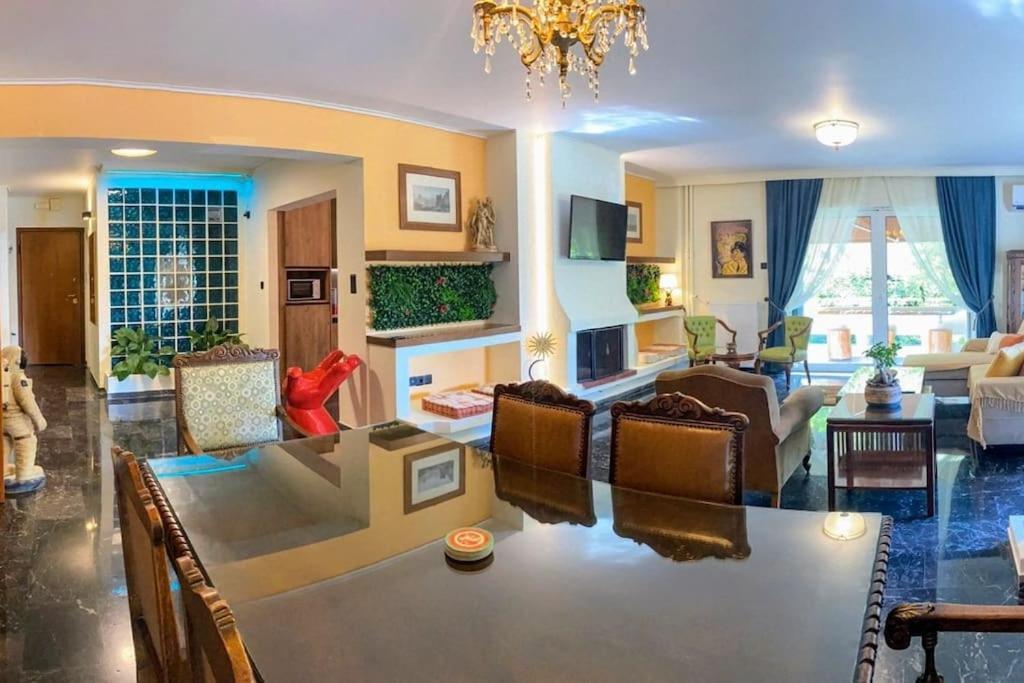 Apartamento Sarakin'S Mansion Luxury Retreat Atenas Exterior foto