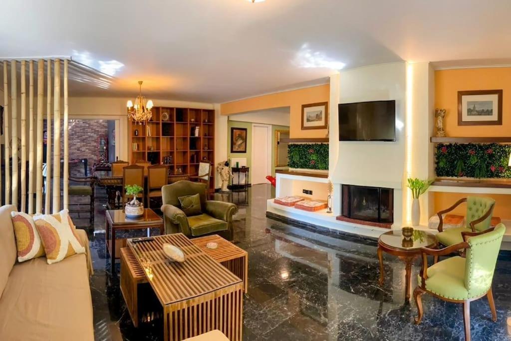 Apartamento Sarakin'S Mansion Luxury Retreat Atenas Exterior foto